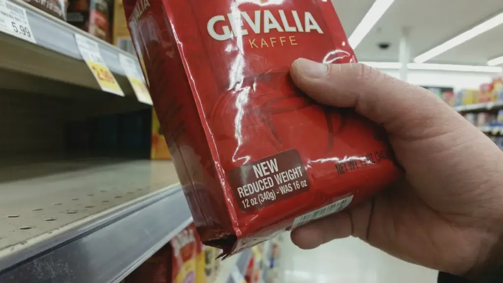 Gevalia filtrovaná káva trvale zmenšuje velikost balení v supermarketech po extrémní kávové krizi.