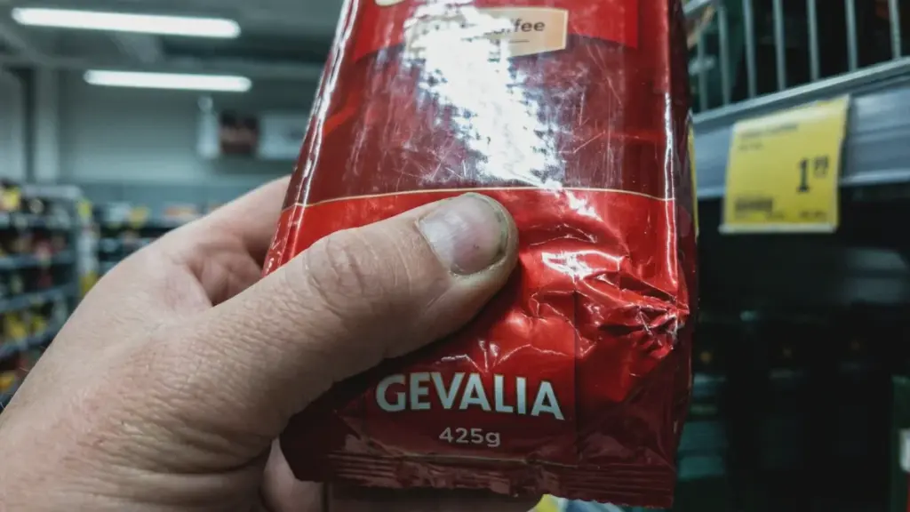 Gevalia filtrovaná káva trvale zmenšuje velikost balení v supermarketech po kávové krizi.